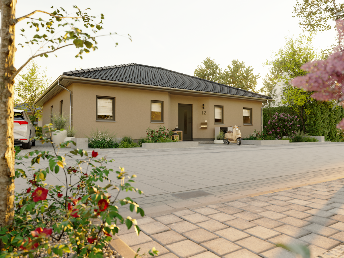 Moderner Bungalow mit Klinkerfassade bei Tageslicht.